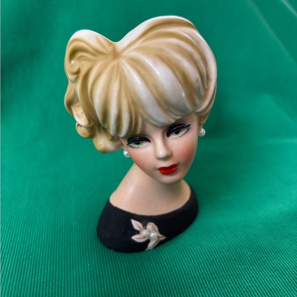 Vtg NAPCO LADY Head Vase W PEARLS C7471MADE IN JAPAN4.5”Black bodice
